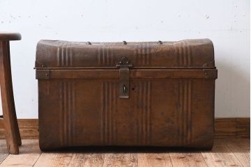 アンティーク雑貨　ヨーロッパビンテージ　アイアン製トランク