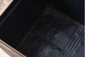 アンティーク雑貨　ヨーロッパビンテージ　アイアン製トランク