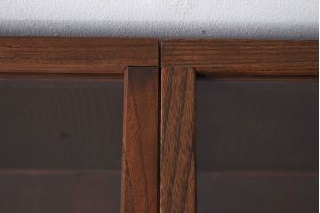 アンティーク家具　アンティーク　ケヤキ材　上蓋開き扉の小ぶりな横型ガラスケース(2)