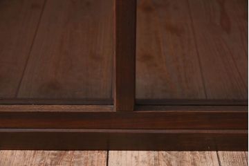 アンティーク家具　アンティーク　ケヤキ材　上蓋開き扉の小ぶりな横型ガラスケース(2)