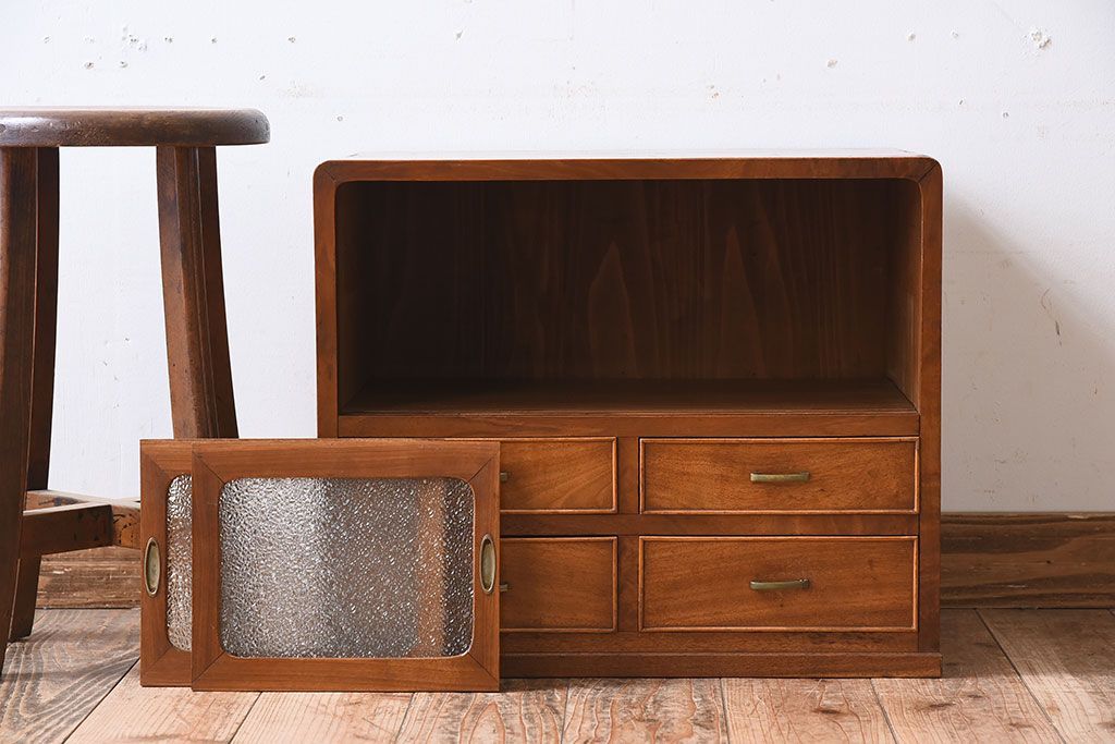 アンティーク家具　ダイヤガラス引き戸　小ぶりなアンティーク収納棚