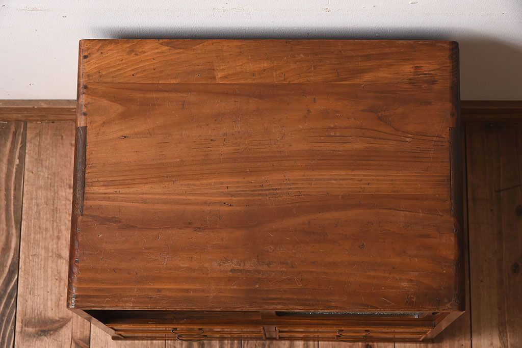 アンティーク家具　ダイヤガラス引き戸　小ぶりなアンティーク収納棚