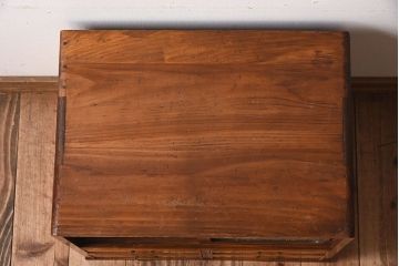 アンティーク家具　ダイヤガラス引き戸　小ぶりなアンティーク収納棚