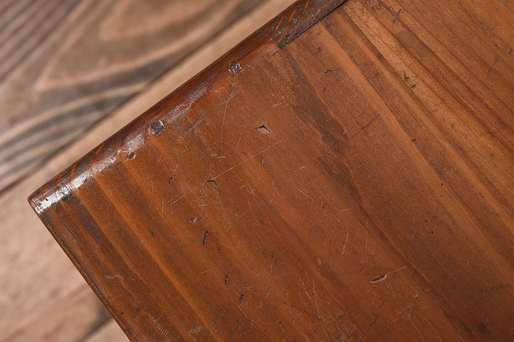 アンティーク家具　ダイヤガラス引き戸　小ぶりなアンティーク収納棚