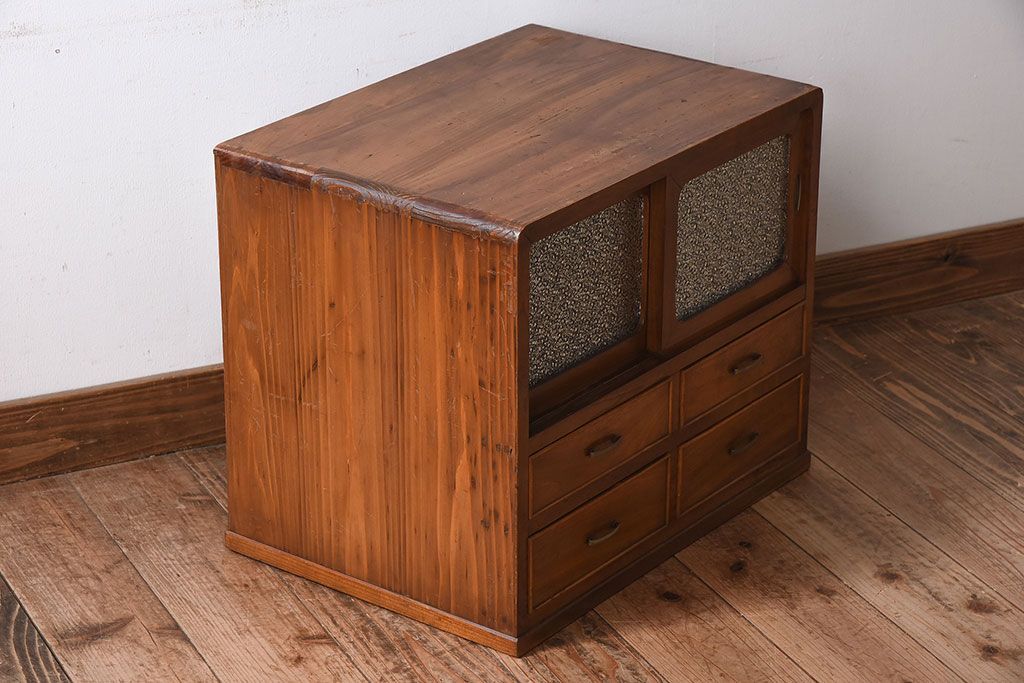 アンティーク家具　ダイヤガラス引き戸　小ぶりなアンティーク収納棚