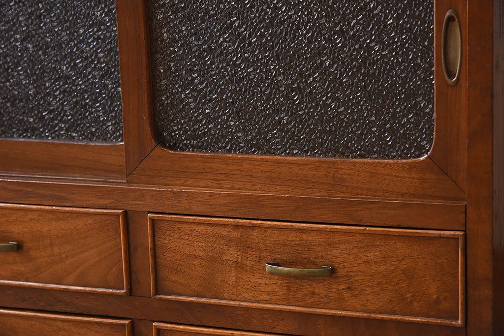 アンティーク家具　ダイヤガラス引き戸　小ぶりなアンティーク収納棚