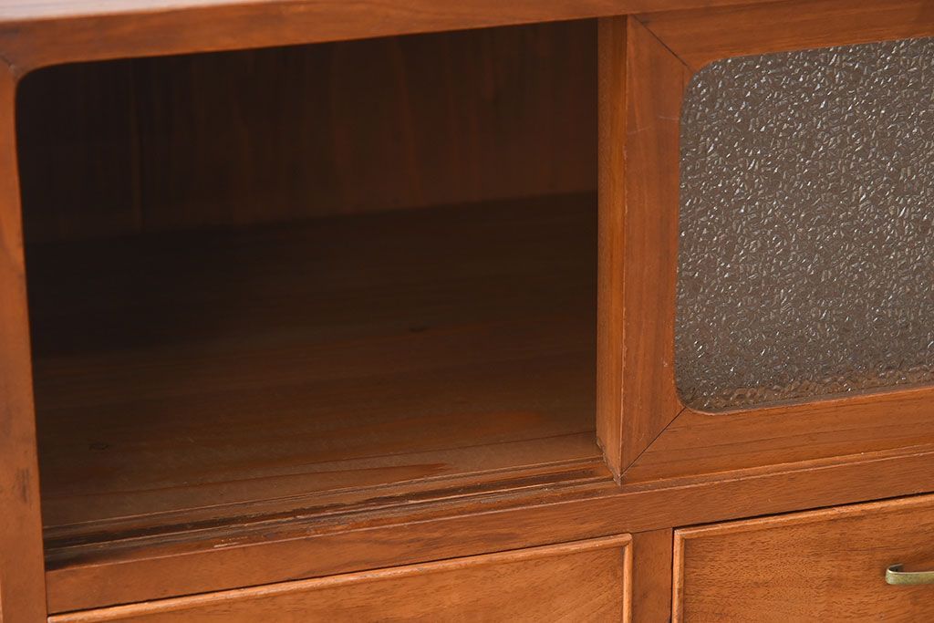 アンティーク家具　ダイヤガラス引き戸　小ぶりなアンティーク収納棚