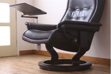 中古美品　EKORNES(エコーネス)　ロイヤルシリーズ　ストレスレスチェア・オットマン(テーブル付き)