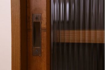 アンティーク家具　モールガラス引き戸　ブナ材　小ぶりなアンティーク収納棚