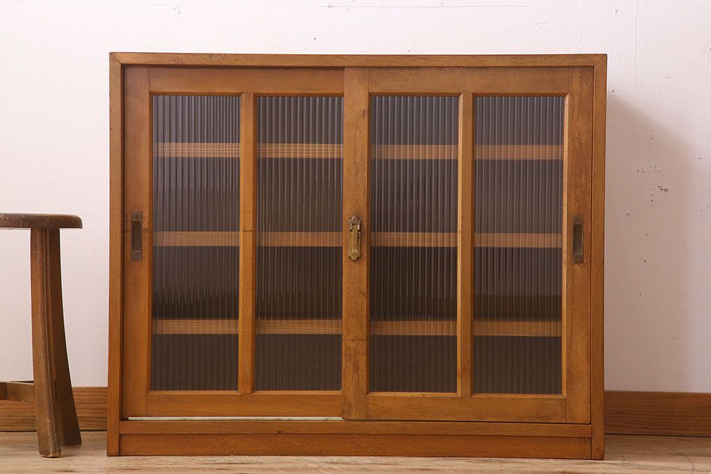 アンティーク家具　モールガラス引き戸　ブナ材　小ぶりなアンティーク収納棚