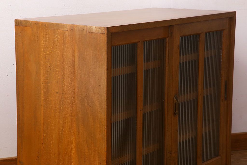 アンティーク家具　モールガラス引き戸　ブナ材　小ぶりなアンティーク収納棚