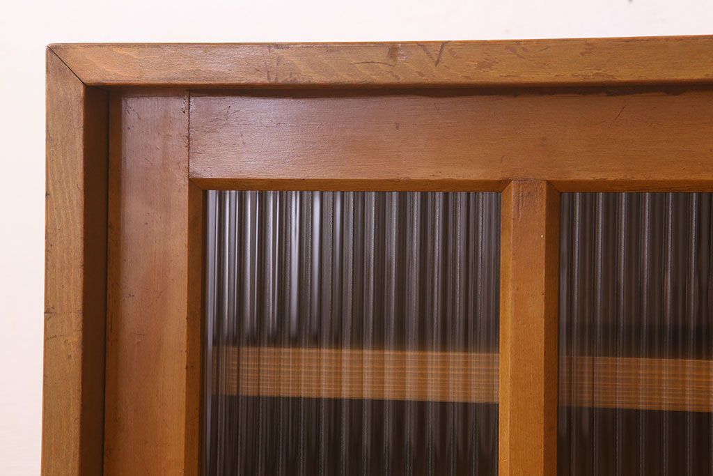 アンティーク家具　モールガラス引き戸　ブナ材　小ぶりなアンティーク収納棚