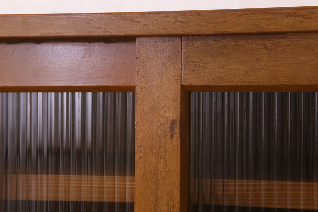 アンティーク家具　モールガラス引き戸　ブナ材　小ぶりなアンティーク収納棚