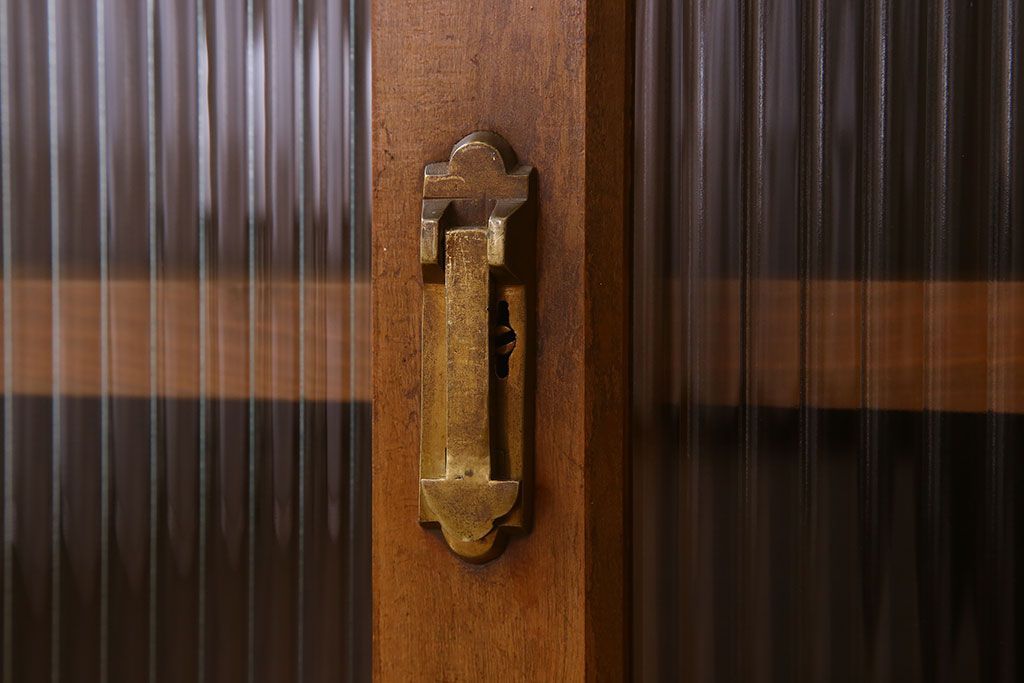 アンティーク家具　モールガラス引き戸　ブナ材　小ぶりなアンティーク収納棚