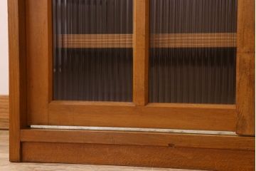 アンティーク家具　モールガラス引き戸　ブナ材　小ぶりなアンティーク収納棚