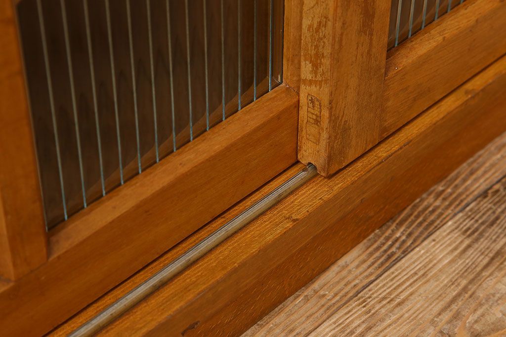 アンティーク家具　モールガラス引き戸　ブナ材　小ぶりなアンティーク収納棚