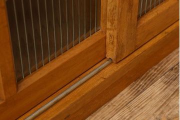 アンティーク家具　モールガラス引き戸　ブナ材　小ぶりなアンティーク収納棚