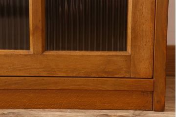 アンティーク家具　モールガラス引き戸　ブナ材　小ぶりなアンティーク収納棚