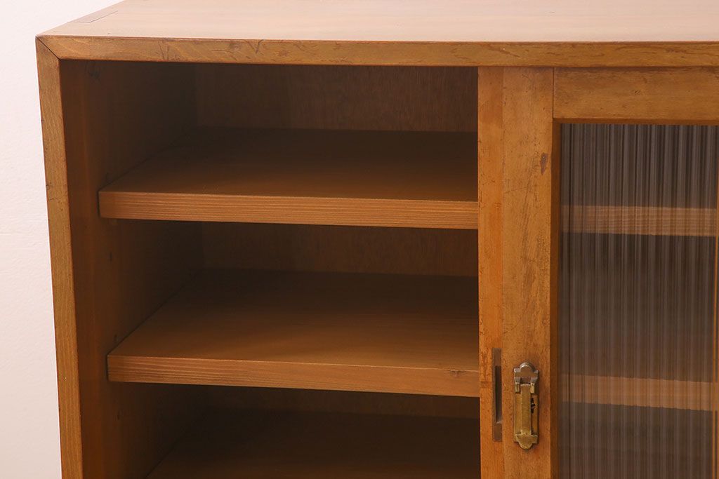 アンティーク家具　モールガラス引き戸　ブナ材　小ぶりなアンティーク収納棚