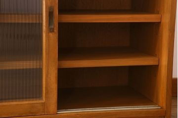 アンティーク家具　モールガラス引き戸　ブナ材　小ぶりなアンティーク収納棚