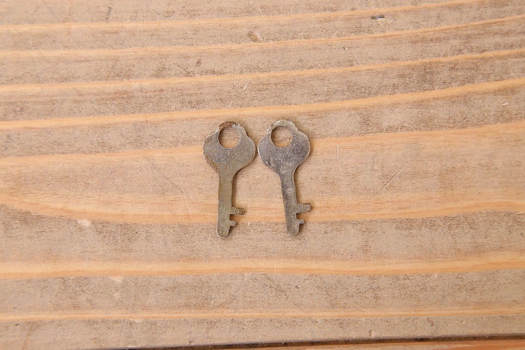 アンティーク家具　モールガラス引き戸　ブナ材　小ぶりなアンティーク収納棚