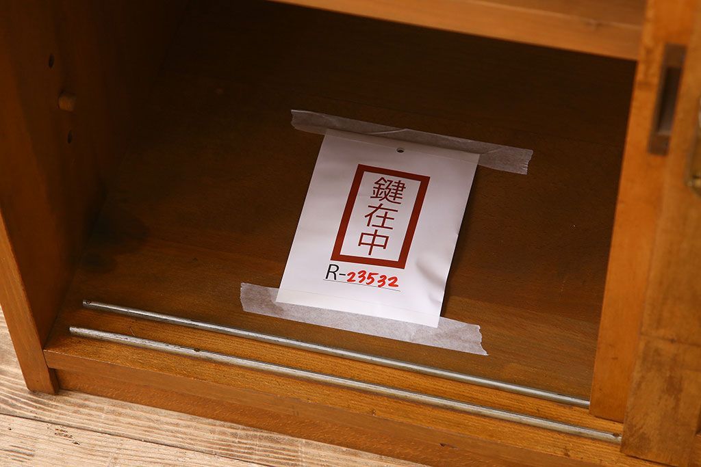 アンティーク家具　モールガラス引き戸　ブナ材　小ぶりなアンティーク収納棚
