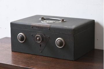 アンティーク雑貨　ジャンク品　昭和レトロ　三洋電機株式会社　古い手提げ金庫