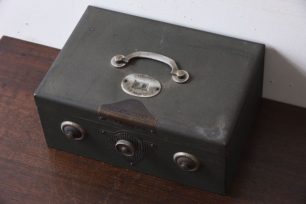 アンティーク雑貨　ジャンク品　昭和レトロ　三洋電機株式会社　古い手提げ金庫