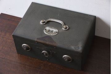 アンティーク雑貨　ジャンク品　昭和レトロ　三洋電機株式会社　古い手提げ金庫