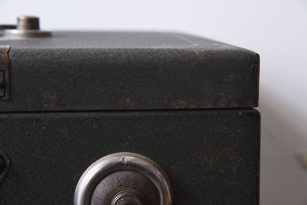 アンティーク雑貨　ジャンク品　昭和レトロ　三洋電機株式会社　古い手提げ金庫