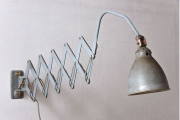 ヨーロッパビンテージ　シャビーなシザーランプ(ブラケットライト・壁付け照明)