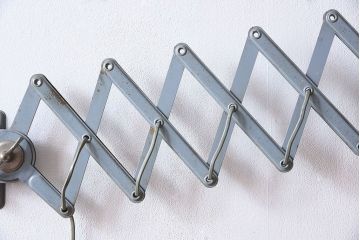 ヨーロッパビンテージ　シャビーなシザーランプ(ブラケットライト・壁付け照明)