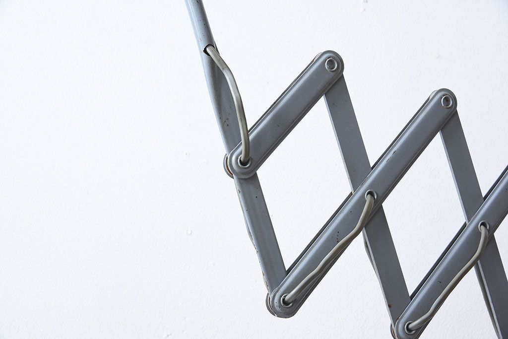 ヨーロッパビンテージ　シャビーなシザーランプ(ブラケットライト・壁付け照明)