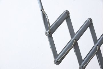 ヨーロッパビンテージ　シャビーなシザーランプ(ブラケットライト・壁付け照明)