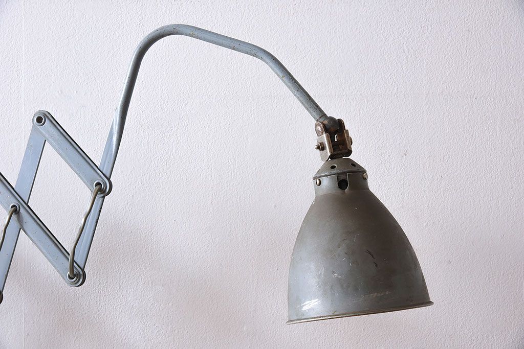 ヨーロッパビンテージ　シャビーなシザーランプ(ブラケットライト・壁付け照明)