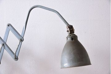 ヨーロッパビンテージ　シャビーなシザーランプ(ブラケットライト・壁付け照明)