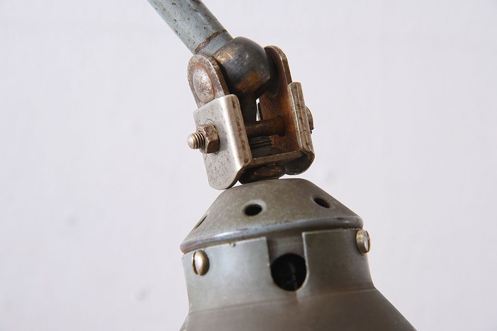 ヨーロッパビンテージ　シャビーなシザーランプ(ブラケットライト・壁付け照明)