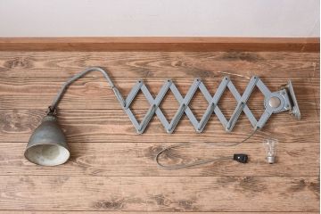 ヨーロッパビンテージ　シャビーなシザーランプ(ブラケットライト・壁付け照明)