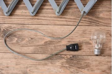 ヨーロッパビンテージ　シャビーなシザーランプ(ブラケットライト・壁付け照明)