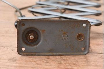 ヨーロッパビンテージ　シャビーなシザーランプ(ブラケットライト・壁付け照明)