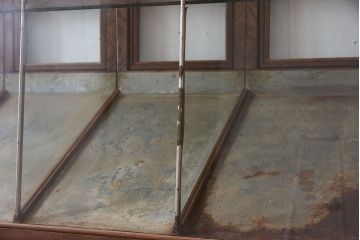 レトロ家具　ナラ材製　昭和レトロなマス目ガラスケース(ショーケース、収納棚、飾り棚)