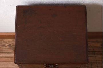 アンティーク家具　和製アンティーク　9杯引き出し付き!昭和期のネームプレート付き小引き出し