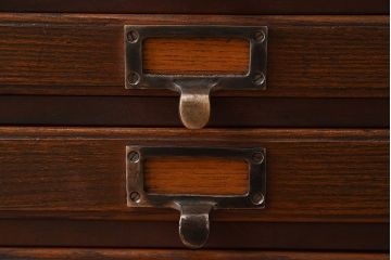 アンティーク家具　和製アンティーク　9杯引き出し付き!昭和期のネームプレート付き小引き出し