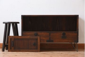 アンティーク家具　鉄脚付き!味のある古い木製の箪笥ローボード(衣装箪笥)