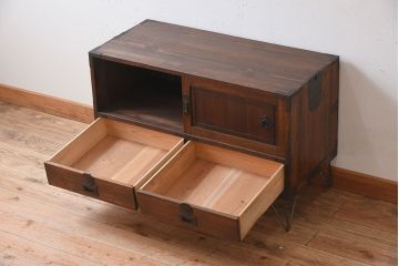 アンティーク家具　鉄脚付き!味のある古い木製の箪笥ローボード(衣装箪笥)