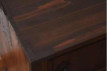 アンティーク家具　鉄脚付き!味のある古い木製の箪笥ローボード(衣装箪笥)