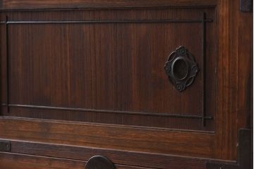 アンティーク家具　鉄脚付き!味のある古い木製の箪笥ローボード(衣装箪笥)