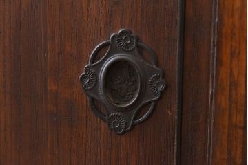 アンティーク家具　鉄脚付き!味のある古い木製の箪笥ローボード(衣装箪笥)