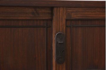 アンティーク家具　鉄脚付き!味のある古い木製の箪笥ローボード(衣装箪笥)