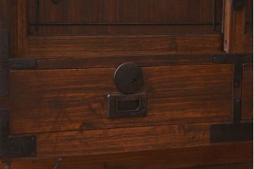 アンティーク家具　鉄脚付き!味のある古い木製の箪笥ローボード(衣装箪笥)